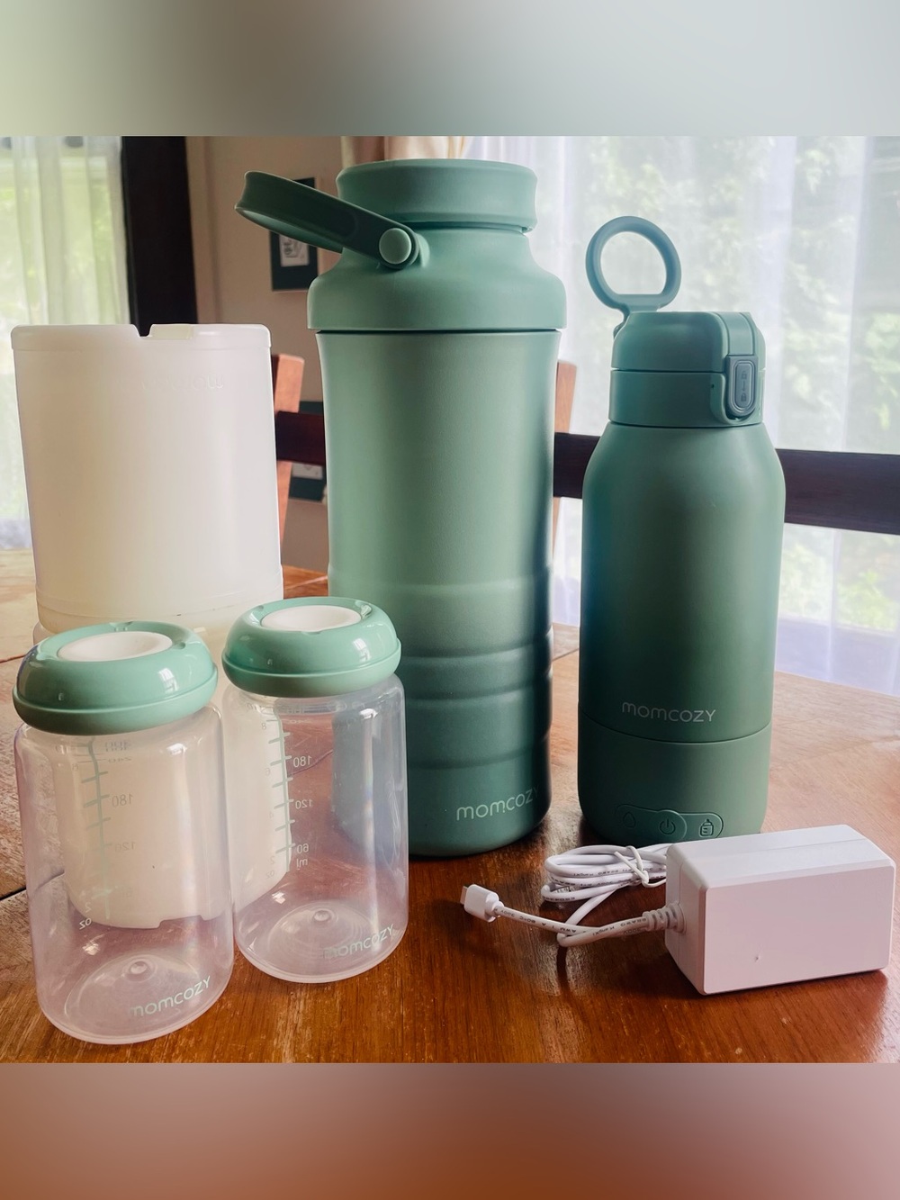 Momcozy Insulated milk cooler and bottle warmer